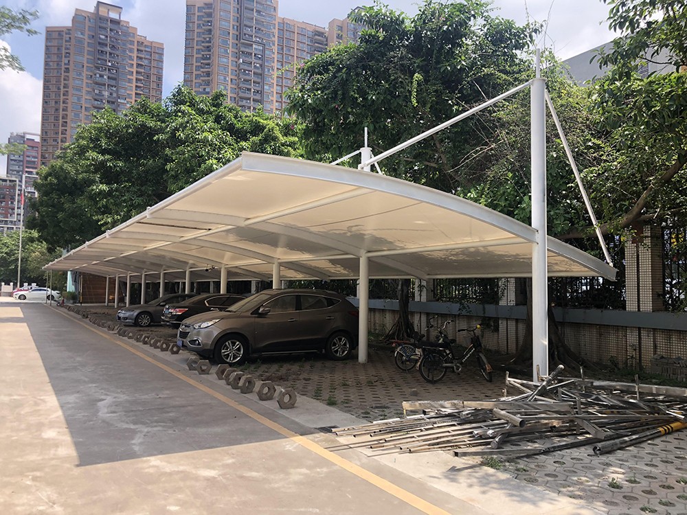 龙岗第三实验小学的斜拉型停车棚结构